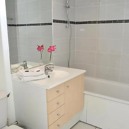 Les Pleiades - Spacieux Avec Balcon - Centre Station - Parking Couvert Mae-7352 Apartment